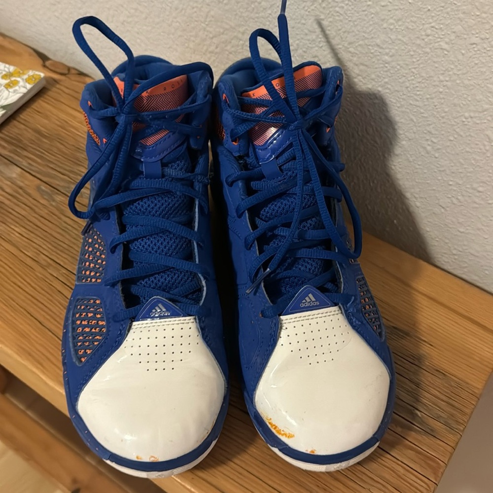Adidas men’s size 8 basketball shoes